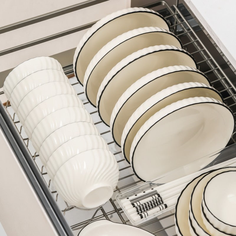 Full Xuanyue set styled with neutral-toned cutlery
