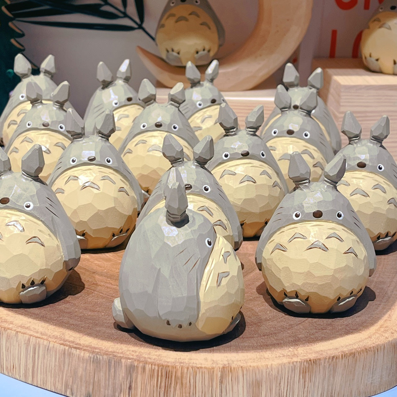 Handmade chinchilla cartoon series wood carving ornament gifts, new hot selling handmade wood products, wood carving knick ornaments